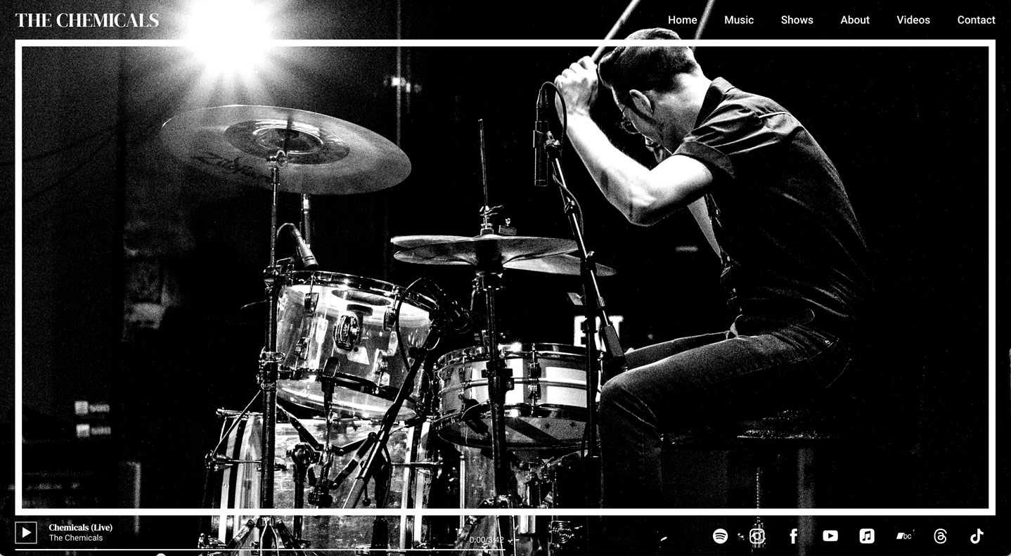 16 website templates for musicians and bands - example of Alma template